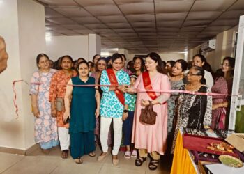 ग्रेटर नोएडा वेस्ट ,गौर सिटी के 6 एवेन्यू में लगी आर्टिफिशल और सिल्वर ज्वैलरी की प्रदर्शनी