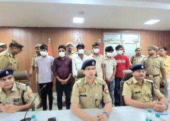 सुरजपुर थाना पुलिस ने समलैंगिक एप के माध्यम से लूटपाट करने वाले गिरोह के 6 सदस्य किए गिरफ्तार