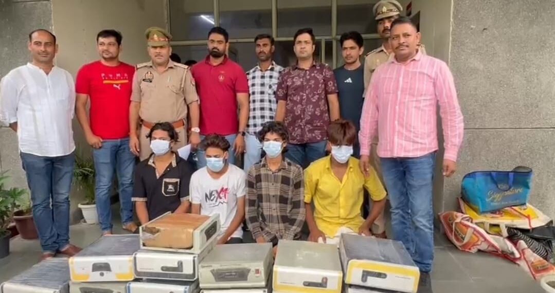 नोएडा फेस 2 थाना पुलिस और सीआरटी टीम ने 108 किलो गांजे के साथ चार अंतरराज्यीय तस्करों को दबोचा