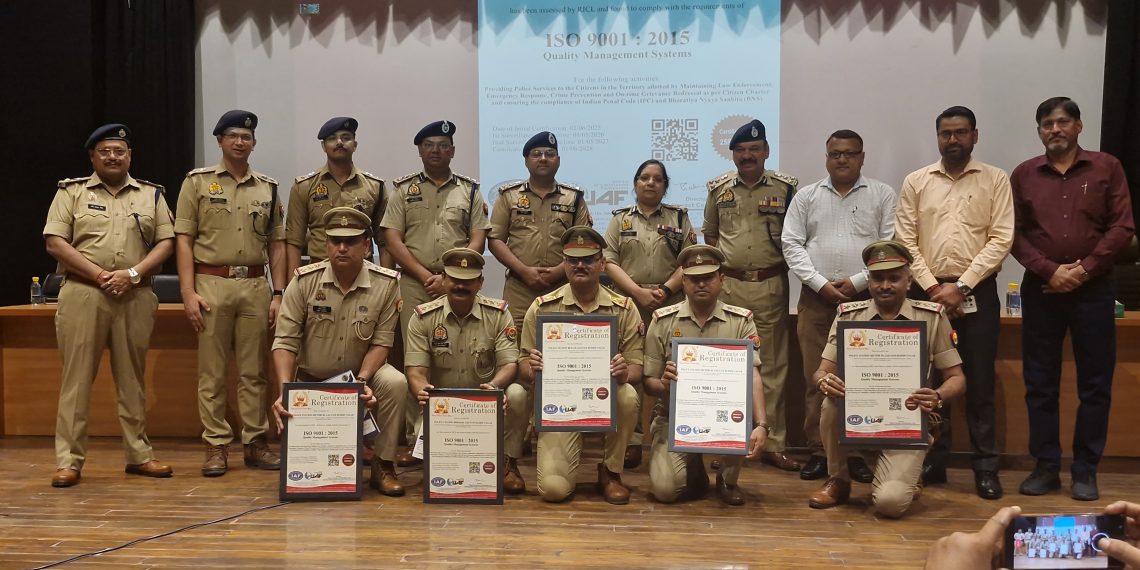 पुलिस कमिश्नरेट गौतमबुद्धनगर के 5 थानो को ISO 9001:2015 Quality Management Systems प्रदान किया गया