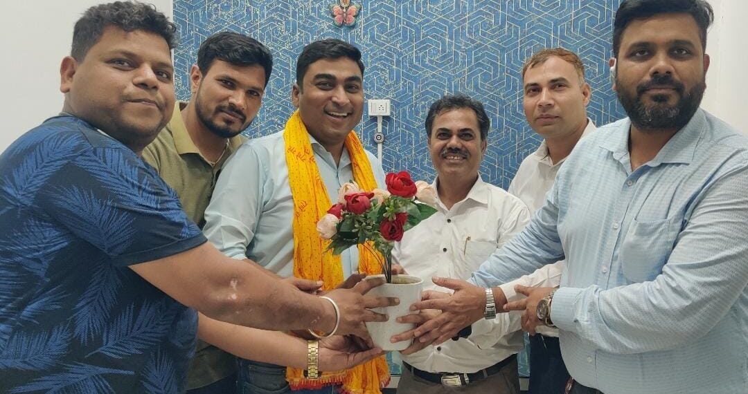नेफोमा ने मनाया राष्ट्रीय चिकित्सक दिवस डाक्टर को किया सम्मानित