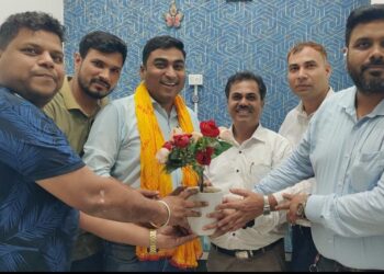 नेफोमा ने मनाया राष्ट्रीय चिकित्सक दिवस डाक्टर को किया सम्मानित