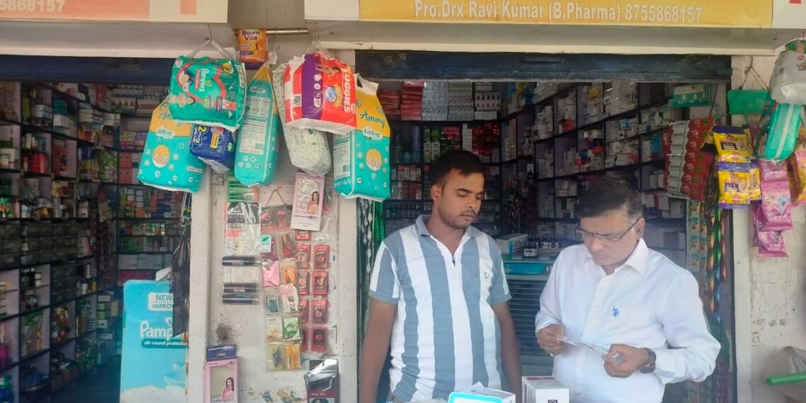 गौतम बुद्ध नगर में मेडिकल स्टोरों पर औषधि निरीक्षक ने चलाया गुणवत्ता जांच अभियान