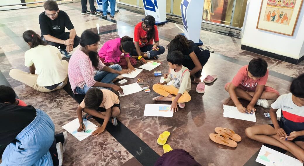 रोटरैक्ट क्लब जी.एल. बजाज द्वारा ‘पाठशाला एक्सप्रेस’ के अंतर्गत राष्ट्रीय कला संग्रहालय में रचनात्मक शैक्षिक यात्रा