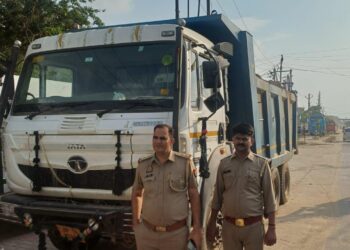 नोएडा पुलिस ने चलाया अवैध खनन और ओवरलोडिंग के खिलाफ अभियान, 40 वाहन सीज और 2 गिरफ्तार