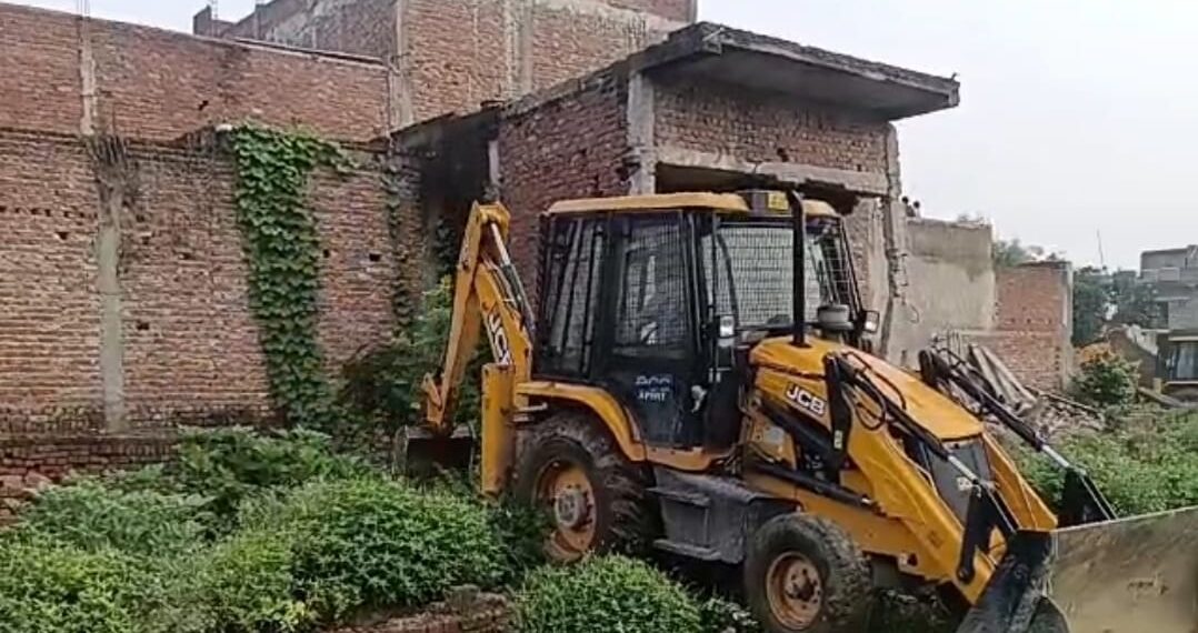 हैबतपुर के डूब क्षेत्र में चला ग्रेनो प्राधिकरण का बुल्डोजर, करीब 30 हजार वर्ग मीटर जमीन को अतिक्रमण से मुक्त कराया