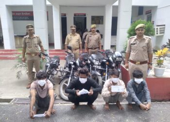 ग्रेटर नोएडा की थाना बीटा-2 पुलिस ने चार वाहन चोरों को दबोचा, 5 मोटरसाइकिल और अवैध हथियार बरामद