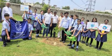 सेक्टर डेल्टा टू में रियान इंटरनेशनल स्कूल और आर डब्लू ए डेल्टा टू पदाधिकारियों ने किया पौधारोपण