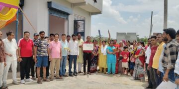 ग्रेटर नोएडा की हाईटेक ‘द ग्रांड सिटी’ कॉलोनी में 12 साल से बिजली नहीं, नाराज़ लोगो ने किया कालोनाइजरों के खिलाफ किया प्रदर्शन