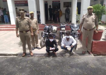 बीटा-2 पुलिस ने दो शातिर वाहन चोरों को दबोचा, 4 बाइक और 2 चाकू बरामद