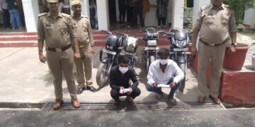बीटा-2 पुलिस ने दो शातिर वाहन चोरों को दबोचा, 4 बाइक और 2 चाकू बरामद