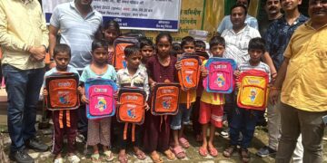 ग्रेटर नोएडा रोटरी क्लब ने स्कूल बैग व स्टेशनरी का किया वितरण