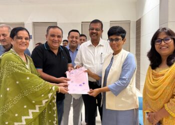 ग्रेनो प्राधिकरण, स्टांप विभाग व बिल्डर ने मिलकर रजिस्ट्री के लिए सोसाइटी में लगाया शिविर, मालिकाना हक पाकर वीवीआईपी होम्स के फ्लैट खरीदारों के खिले चेहरे