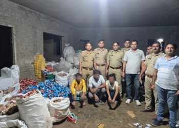 दादरी पुलिस ने अवैध पटाखा फैक्ट्री का किया पर्दाफाश, 3 आरोपियों को किया गिरफ्तार