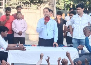 यमुना नदी में घटते जल स्तर के दृष्टिगत प्रभावित क्षेत्रों में राहत और बचाव कार्य जारी