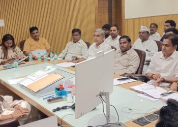 जिला मजिस्ट्रेट/जिला निर्वाचन अधिकारी की अध्यक्षता में स्नातक एवं शिक्षक निर्वाचन क्षेत्र के द्विवार्षिक निर्वाचन के तहत मतदेय स्थलों के निर्धारण के संबंध में बैठक संपन्न हुई