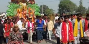 ग्रेटर नोएडा में नवरात्र पर जमकर उमड़ा भक्तों का जोश, झंडेवालान से 70 किलोमीटर नंगे पांव चलकर पहुंचे भक्त