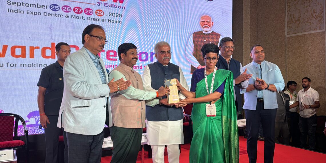 यूपीआईटीएस -2025 : ग्रेनो प्राधिकरण को मिला हाल-3 के बेस्ट स्टाल का अवार्ड