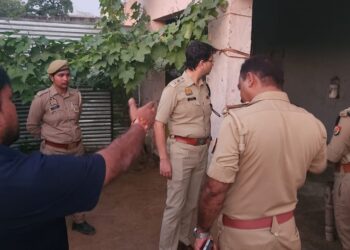 ग्रेटर नोएडा में मानसिक रूप से परेशान मजदूर ने उठाया खौफनाक कदम, पत्नी और साले की हत्या के बाद आत्महत्या