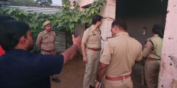 ग्रेटर नोएडा में मानसिक रूप से परेशान मजदूर ने उठाया खौफनाक कदम, पत्नी और साले की हत्या के बाद आत्महत्या