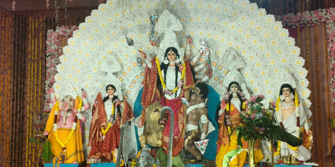 नवरात्रि के पावन पर्व पर लॉ -रेसिडेंशिया सोसाइटी के प्रांगण मे हुआ दुर्गा पूजा महोत्सव का आयोजन