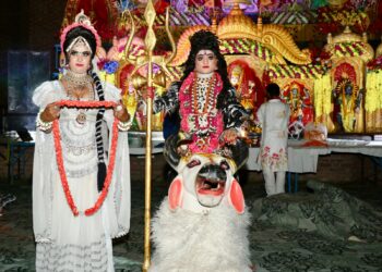 शारदा विश्वविद्यालय में डांडिया नाइट और माता की चौकी का आयोजन