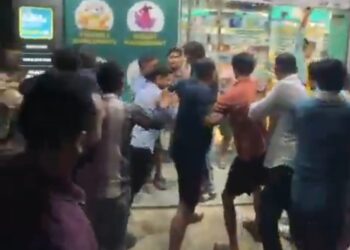 ग्रेटर नोएडा वेस्ट की आम्रपाली फार्म सोसाइटी में गार्ड और रेजिडेंट्स के बीच जमकर मारपीट, दो आरोपी गिरफ्तार