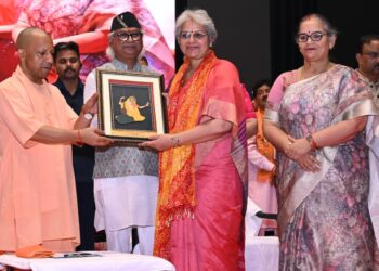 नारी स्वावलंबन को मिली मजबूती, सीएम योगी ने 15 सेवा शक्ति केंद्रों का किया शुभारंभ