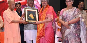 नारी स्वावलंबन को मिली मजबूती, सीएम योगी ने 15 सेवा शक्ति केंद्रों का किया शुभारंभ