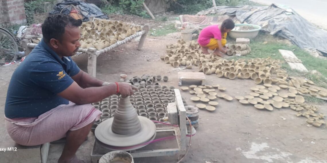 दीपोत्सव से रोशन हुए कुम्हारों के घर, अयोध्या में युवाओं को मिल रहा रोजगार