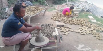 दीपोत्सव से रोशन हुए कुम्हारों के घर, अयोध्या में युवाओं को मिल रहा रोजगार