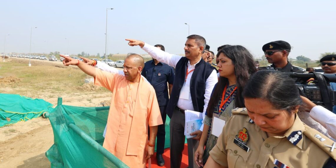 ग्रेटर नोएडा: जेवर एयरपोर्ट का सीएम योगी ने किया निरीक्षण