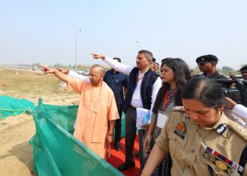 ग्रेटर नोएडा: जेवर एयरपोर्ट का सीएम योगी ने किया निरीक्षण