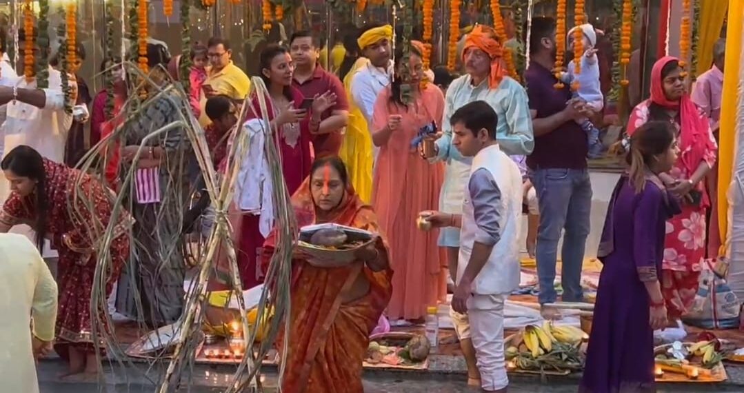 ग्रेटर नोएडा : उगते सूर्य को अर्घ्य के साथ संपन्न हुआ आस्था का महापर्व ‘छठ’