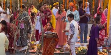 ग्रेटर नोएडा : उगते सूर्य को अर्घ्य के साथ संपन्न हुआ आस्था का महापर्व ‘छठ’