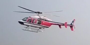 उड़न खटोले में हुई किसान की बेटी की विदाई, ग्रेटर नोएडा के रामपुर गांव में उमड़ी भीड़