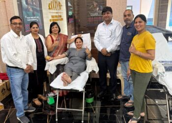 एस.के.ए. मेट्रोविल सोसाइटी, ग्रेटर नोएडा में आयोजित हुआ रक्तदान शिविर