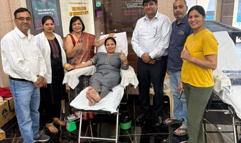 एस.के.ए. मेट्रोविल सोसाइटी, ग्रेटर नोएडा में आयोजित हुआ रक्तदान शिविर