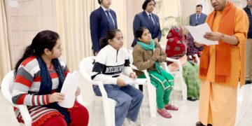 मां ने लगाई मासूम के जीवन की गुहार, सीएम योगी ने तत्काल करवाई इलाज की व्यवस्था