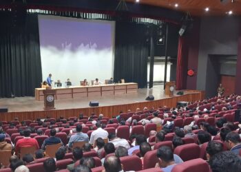 विशेष प्रगाढ़ पुनरीक्षण कार्यक्रम को लेकर जिलाधिकारी मेधा रूपम ने RWA, क्रेडाइ, बिल्डर्स व संबंधित अधिकारियों के साथ की बैठक