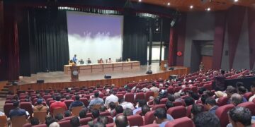 विशेष प्रगाढ़ पुनरीक्षण कार्यक्रम को लेकर जिलाधिकारी मेधा रूपम ने RWA, क्रेडाइ, बिल्डर्स व संबंधित अधिकारियों के साथ की बैठक