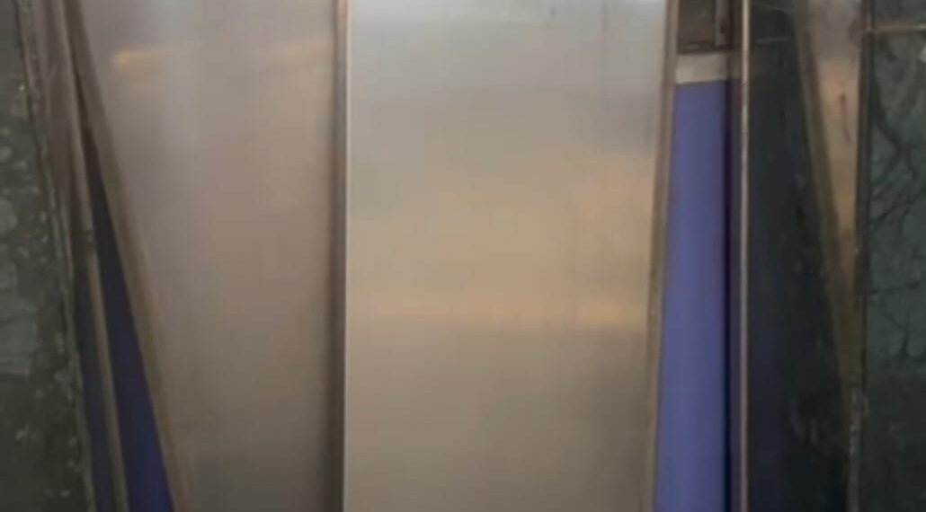 ग्रेटर नोएडा की एसडीएस एनआरआई सोसाइटी में लिफ्ट फ्री फॉल होकर ग्राउंड फ्लोर पर गिरी