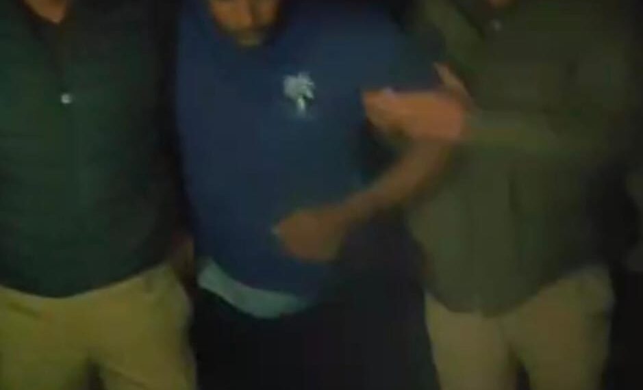 जारचा थाना पुलिस की गौकशी की फिराक में घूम रहे शातिर बदमाश से हुई मुठभेड़, गोली लगने से एक आरोपी घायल