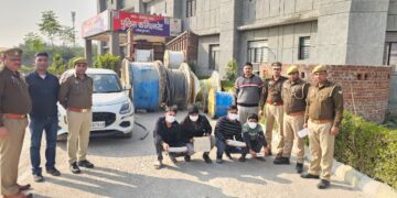 जेवर एयरपोर्ट से ₹15 लाख के केबल चोरी करने वाला गिरोह दबोचा, टाटा कंपनी का इंजीनियर भी गिरफ्तार