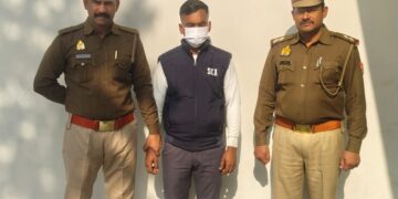 दो बच्चों को नाले में फेंकने के आरोप में उनका सौतेला पिता गिरफ्तार