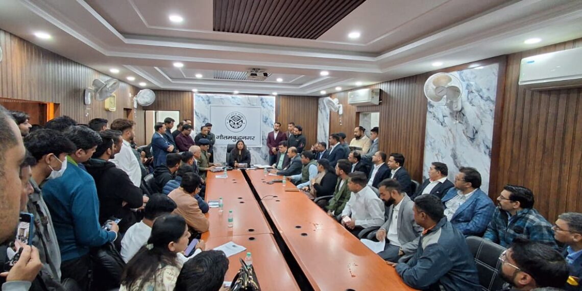 बार, होटल, रेस्टोरेंट एवं मैरिज लॉन के प्रबंधकों/संचालकों के साथ जिलाधिकारी ने सुरक्षा को लेकर की बैठक