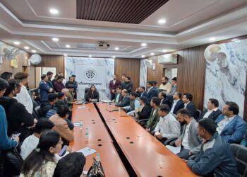 बार, होटल, रेस्टोरेंट एवं मैरिज लॉन के प्रबंधकों/संचालकों के साथ जिलाधिकारी ने सुरक्षा को लेकर की बैठक