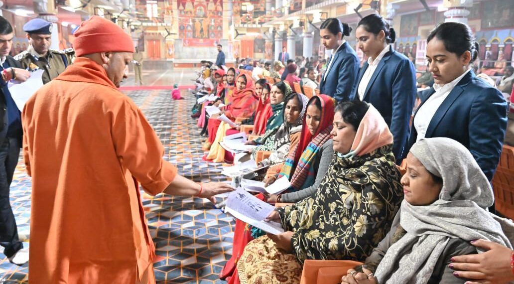 घबराइए मत, हर समस्या का होगा प्रभावी समाधान : मुख्यमंत्री योगी आदित्यनाथ