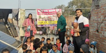 ग्रेटर नोएडा वेस्ट: ‘साथी हाथ बढ़ाना’ ग्रुप ने जरूरतमंद बच्चों को बांटे कंबल, सर्दी से बचाव का दिया संदेश