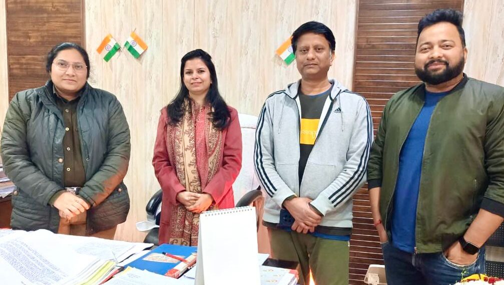नववर्ष पर सुरक्षा एवं ट्रैफिक व्यवस्था को लेकर पुलिस प्रशासन एवं गौतम बुद्ध नगर विकास समिति ने की एसीपी सेंट्रल नोएडा से मुलाक़ात